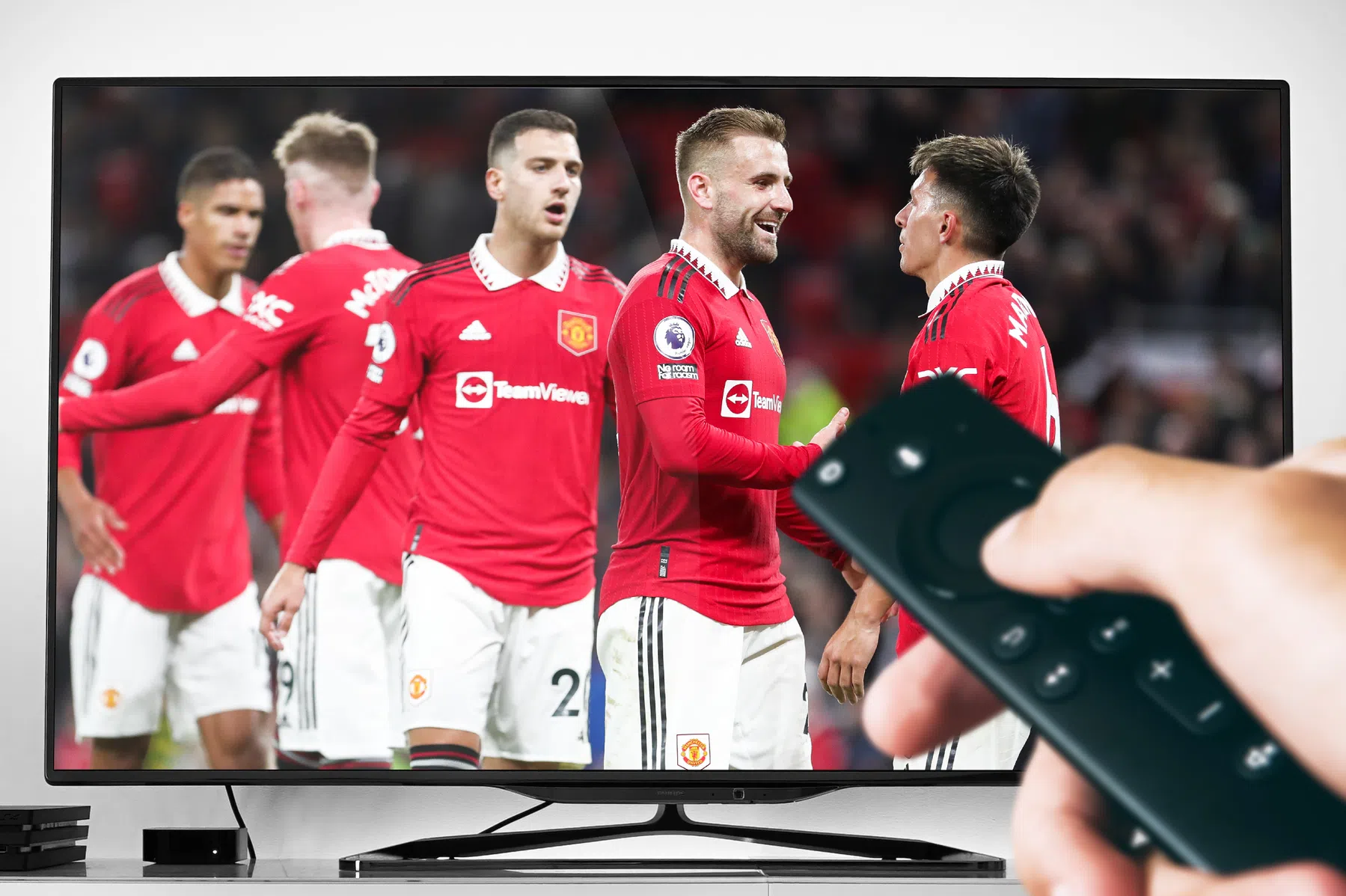 Voetbal op tv: waar zijn Chelsea-Man Utd en de bekerloting te zien?