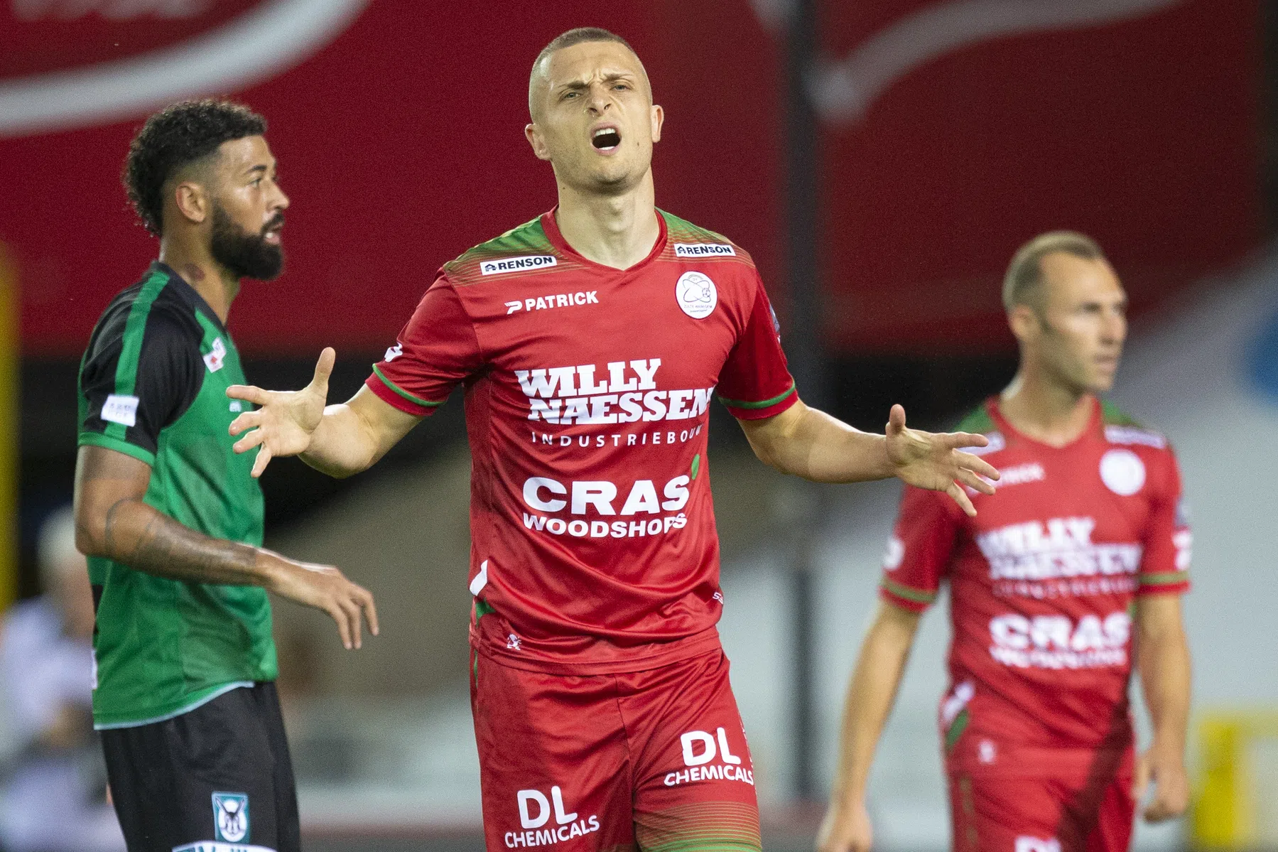 Derijck biedt excuses aan na keiharde charge op Anderlecht-aanvaller