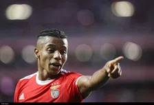 Thumbnail for article: Assist Neres helpt Benfica en Schmidt aan winst in O Clássico