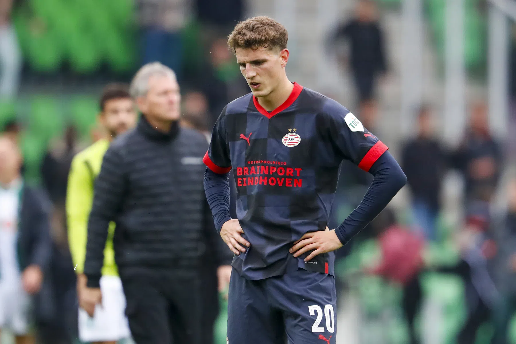 Til hekelt ineenstorting PSV: 'Paf, paf, paf, en dan is het 3-0, dat is belachelijk'