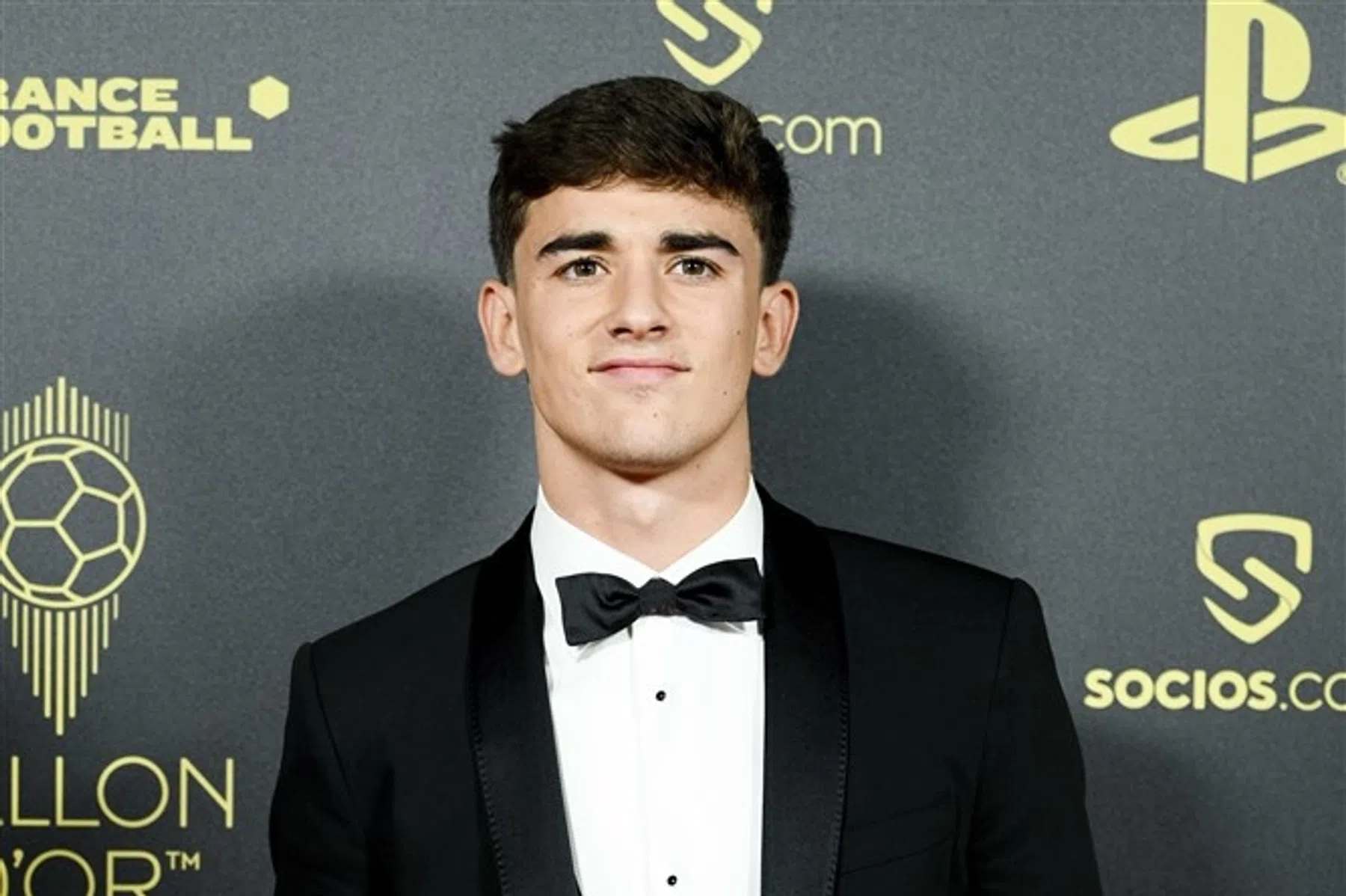 Gavi dankt Koeman na bijzondere week met twee prijzen