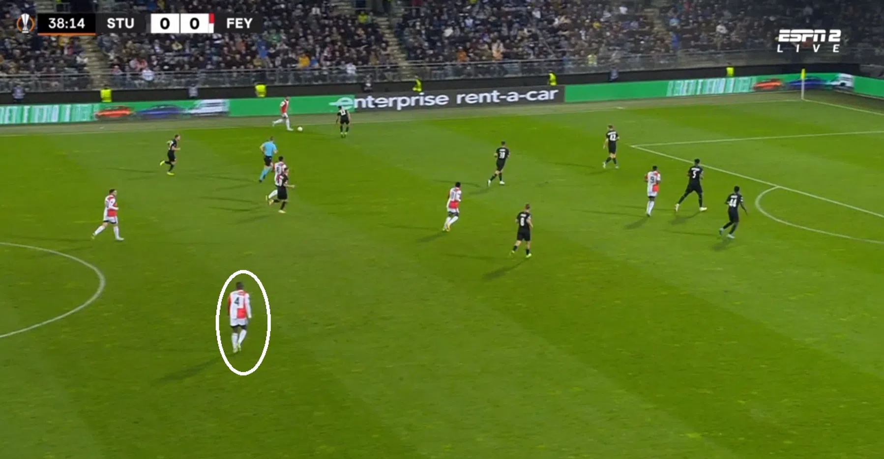 Arne Slot zoekt vergeefs naar ideaal middenveld bij Feyenoord