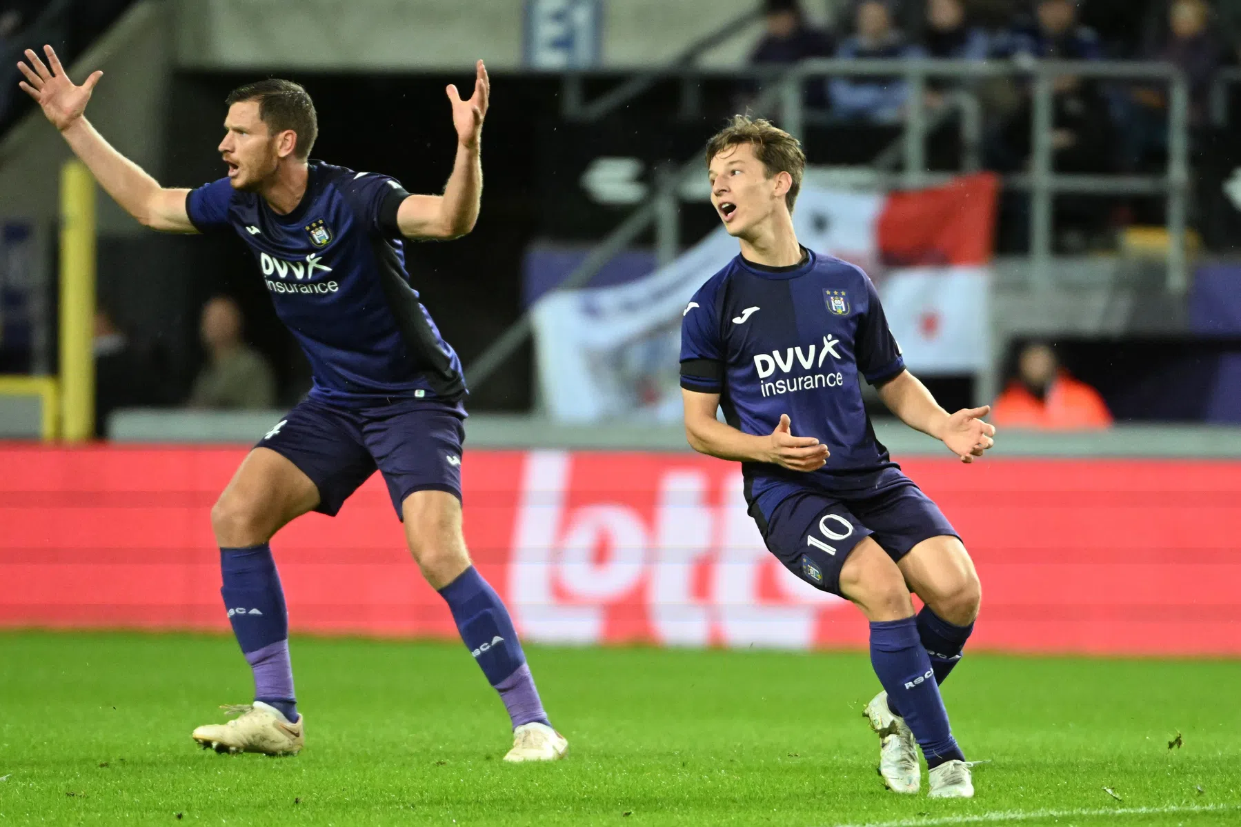 Veldman debuteert met punt, Danjuma belangrijk met goal