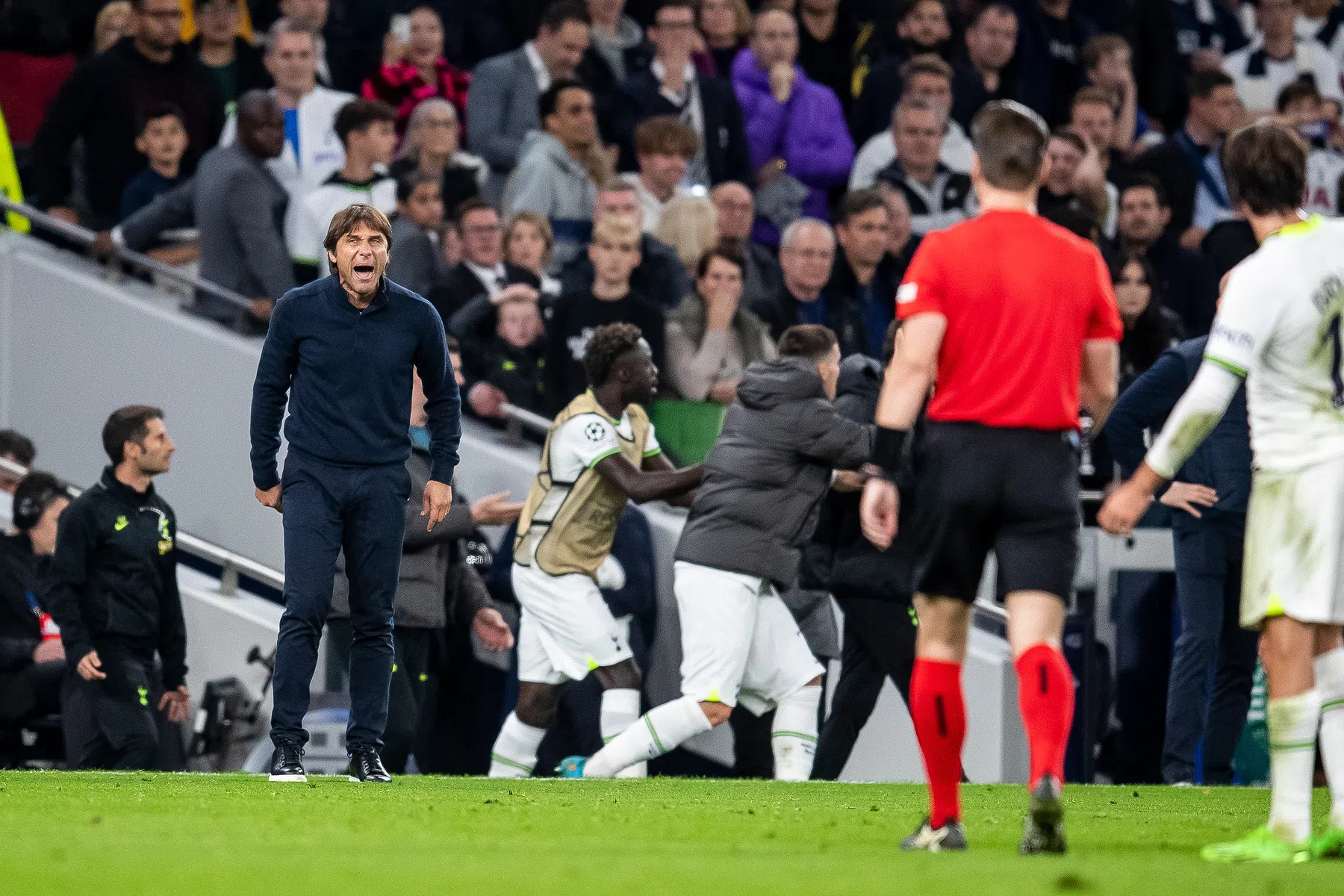 Conte heeft het niet meer na nieuw VAR-drama: 'Als ik dit zie, word ik niet goed'