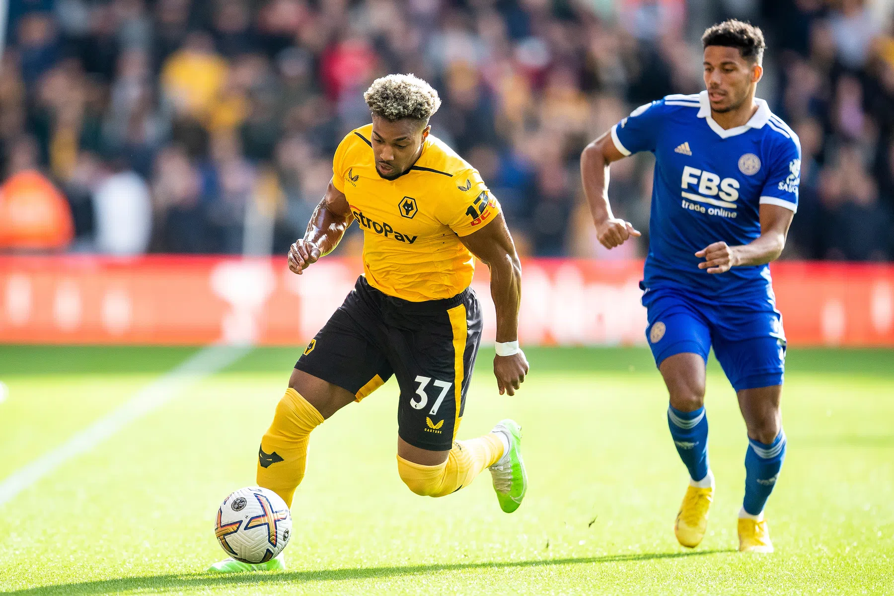 Mooi moment: Traoré gaat sprintduel aan met bijzondere uitdagers