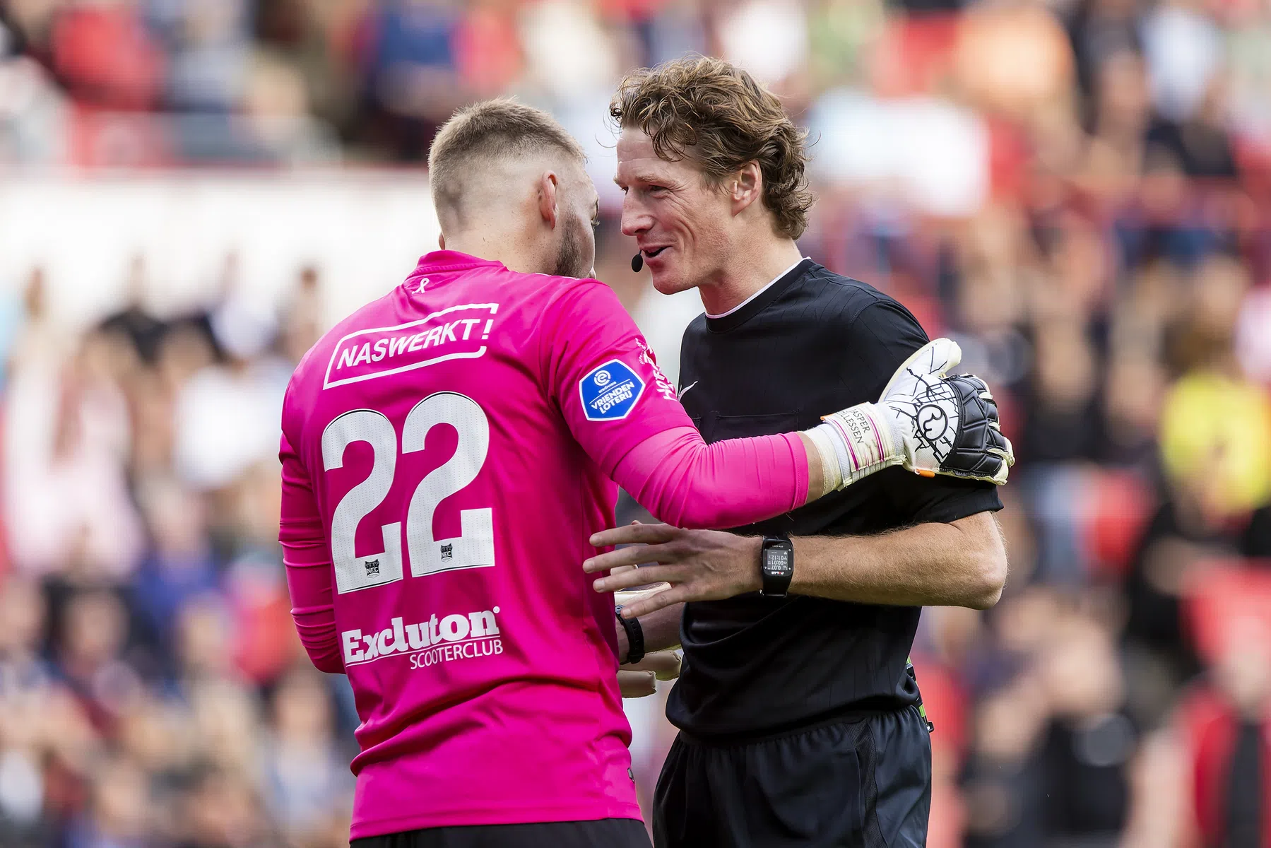 Curieuze VAR-momenten helpen PSV aan comfortabele zege