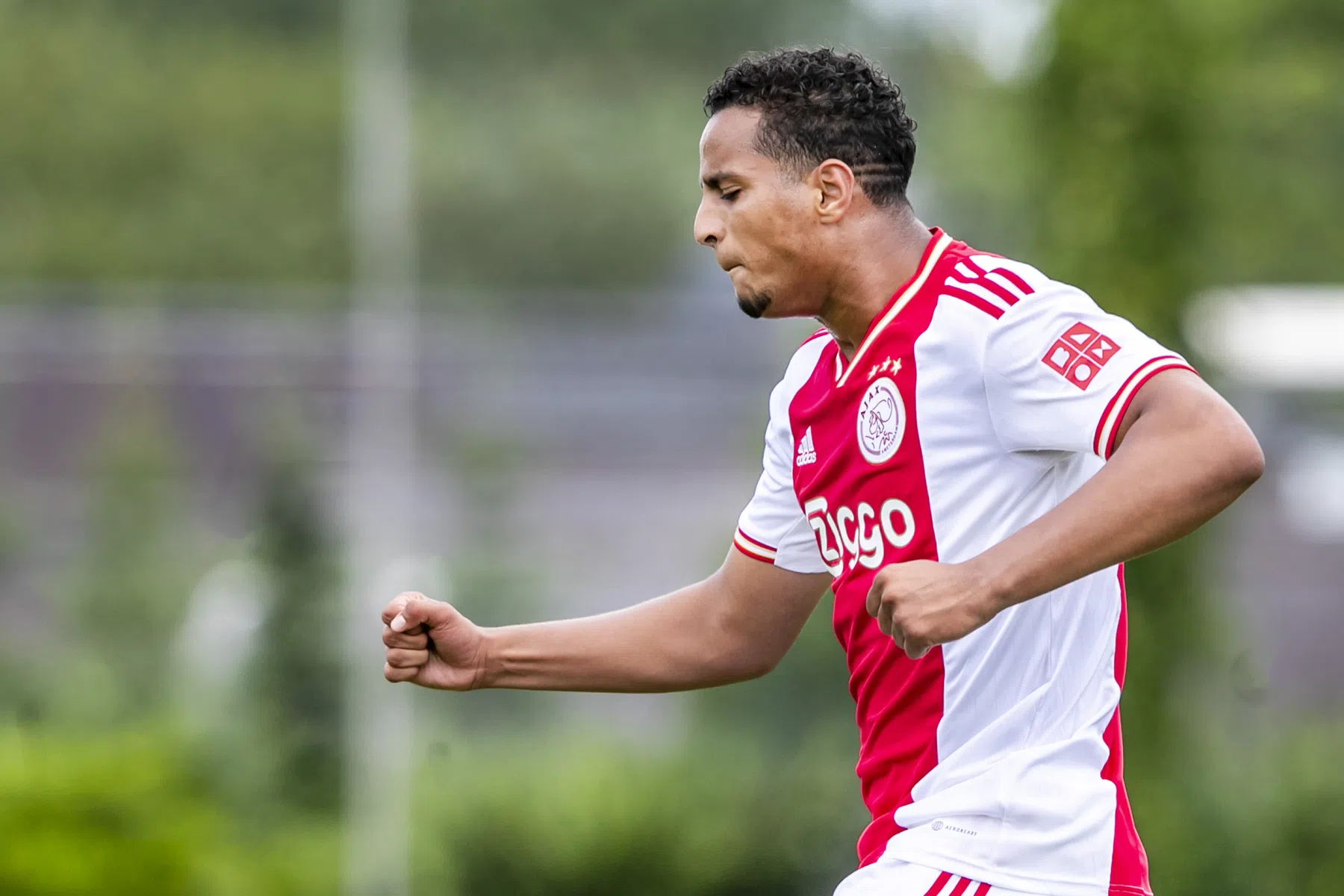 Sneijder biedt zich aan bij Ihattaren: 'Ik blijf het niet roepen'