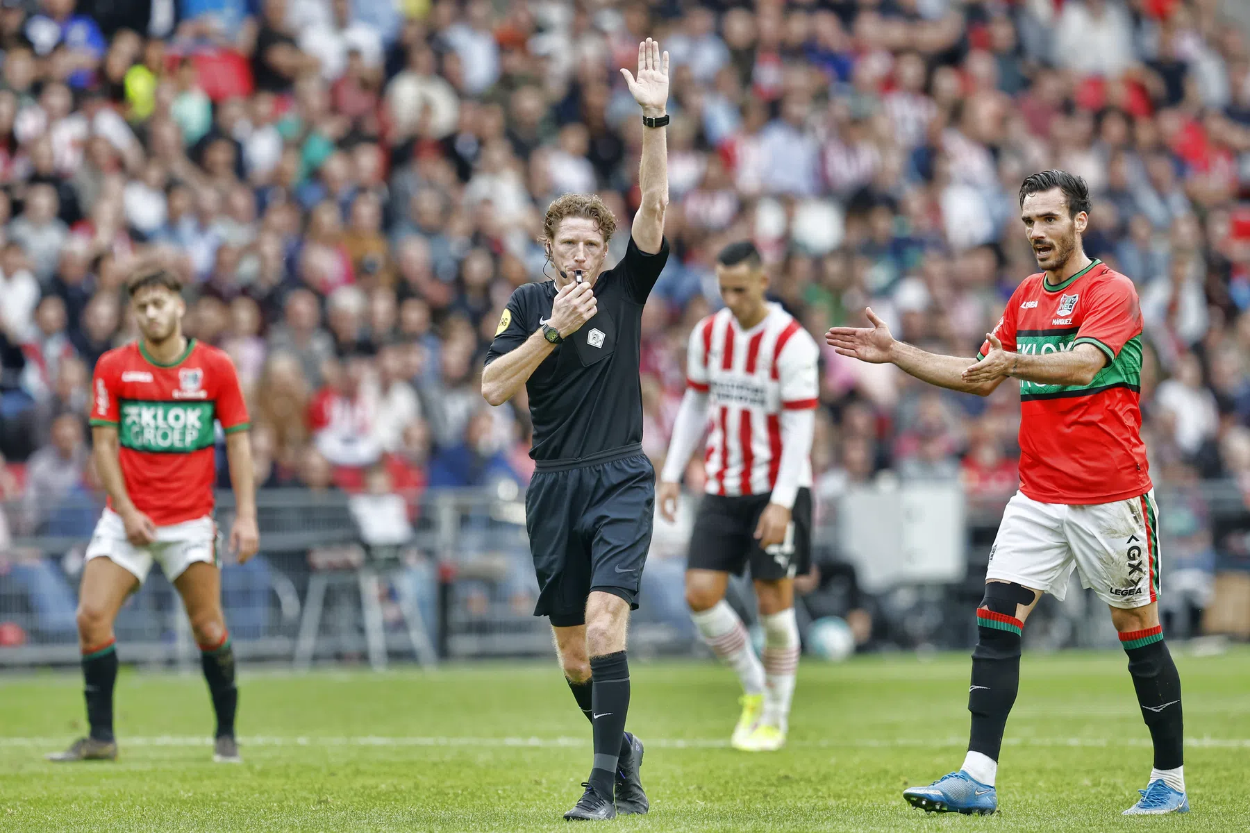 Uitleg na discutabele VAR-beslissing bij PSV: 'Regel is in augustus gewijzigd'