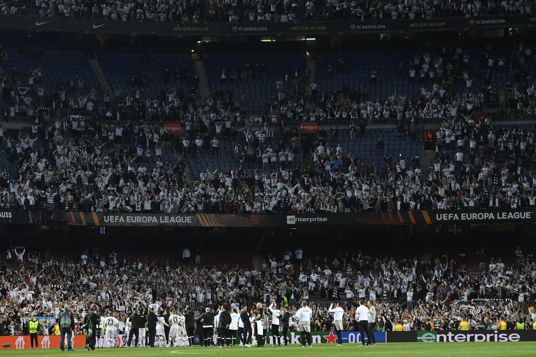 Vreemde situatie: halfleeg stadion omdat Sporting geen Barça 2 wil zijn