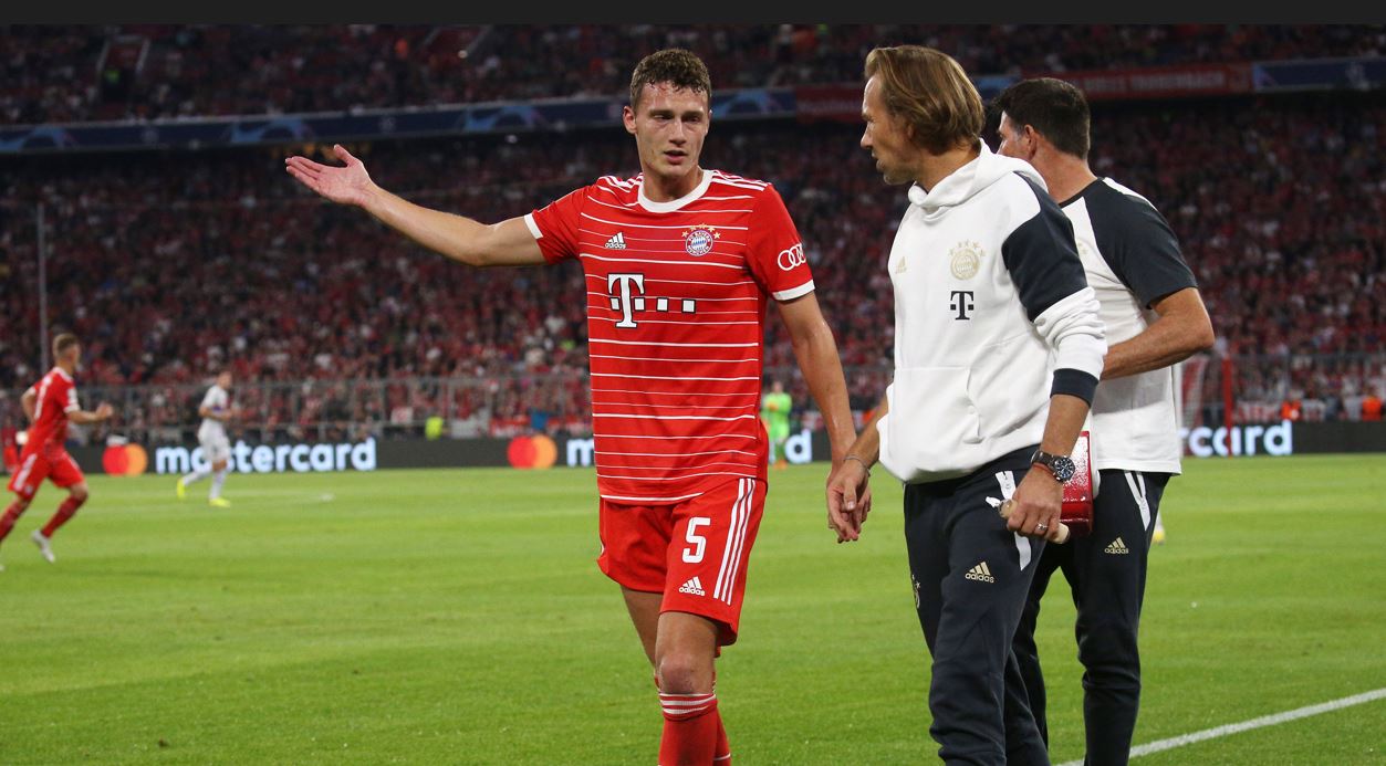 Pavard geïrriteerd door opmars Mazraoui: Fransman beent boos weg