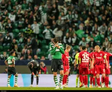 Thumbnail for article: Eintracht schakelt Sporting uit in stadion vol lege plekken: 'Gelukkig is er karma'