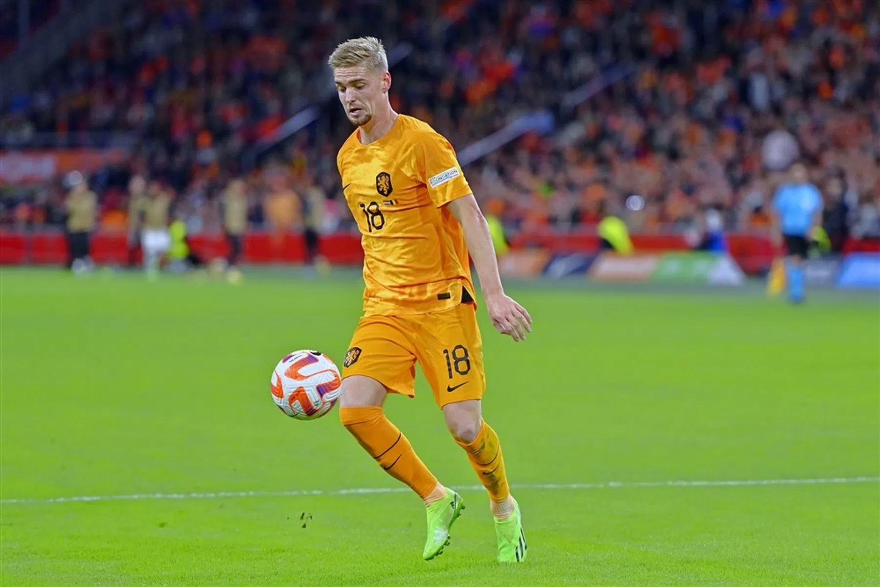 'Kenneth Taylor past goed naast Frenkie de Jong, ook zo'n fijne speler'