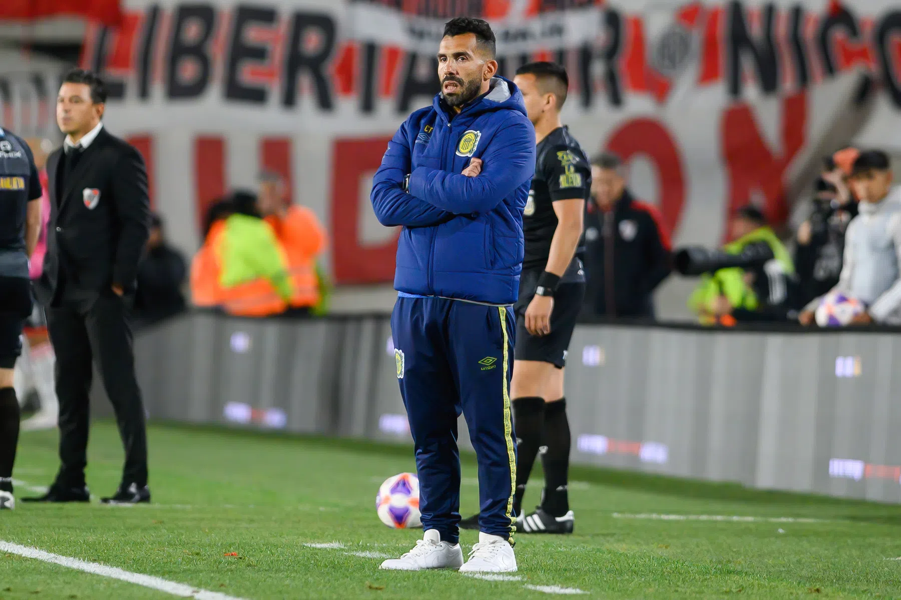 Tévez maakt om 'politieke' redenen razendsnel einde aan eerste trainersklus