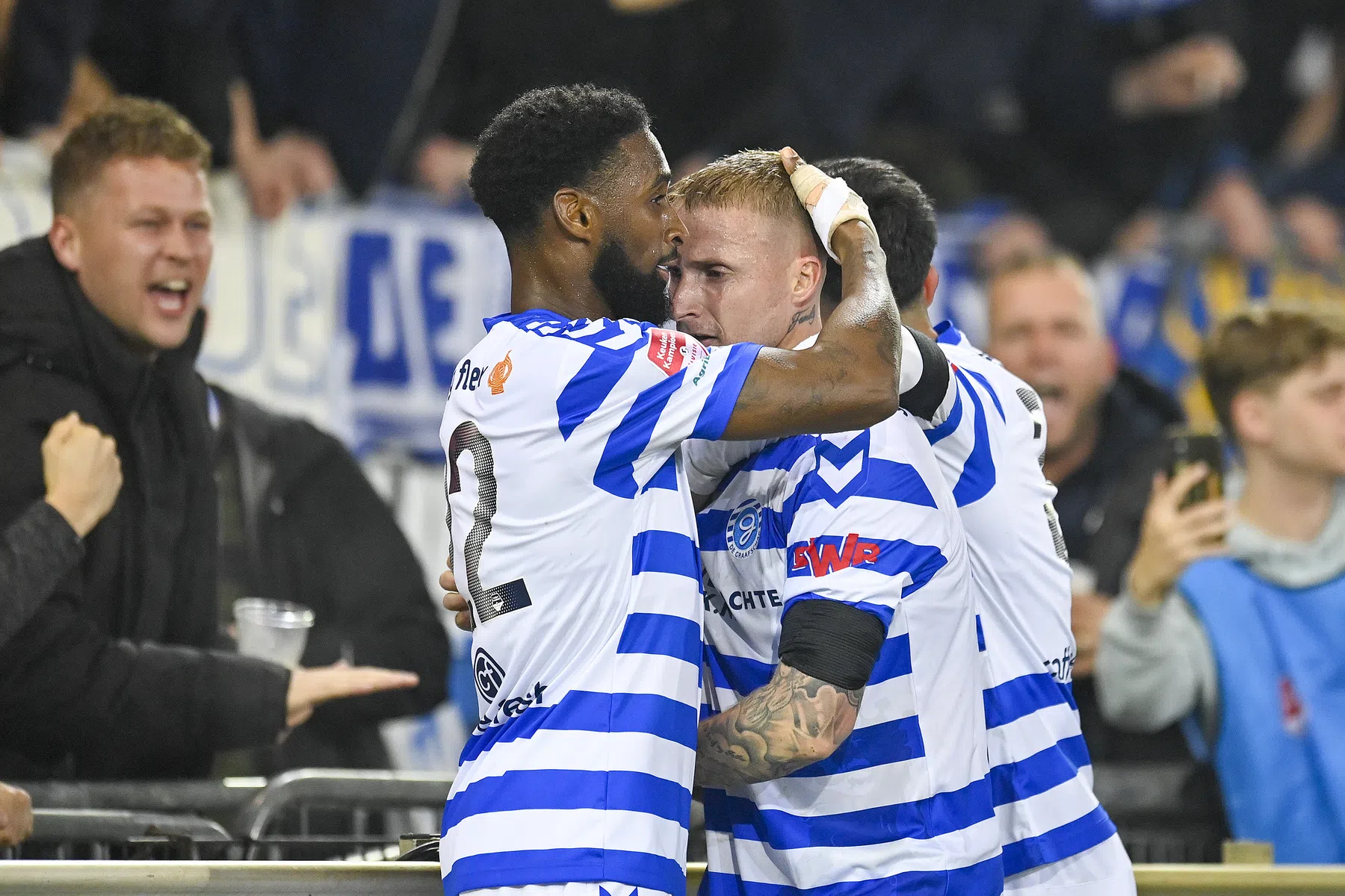Bewust of niet? Büttner doet gooi naar Doelpunt van het Jaar