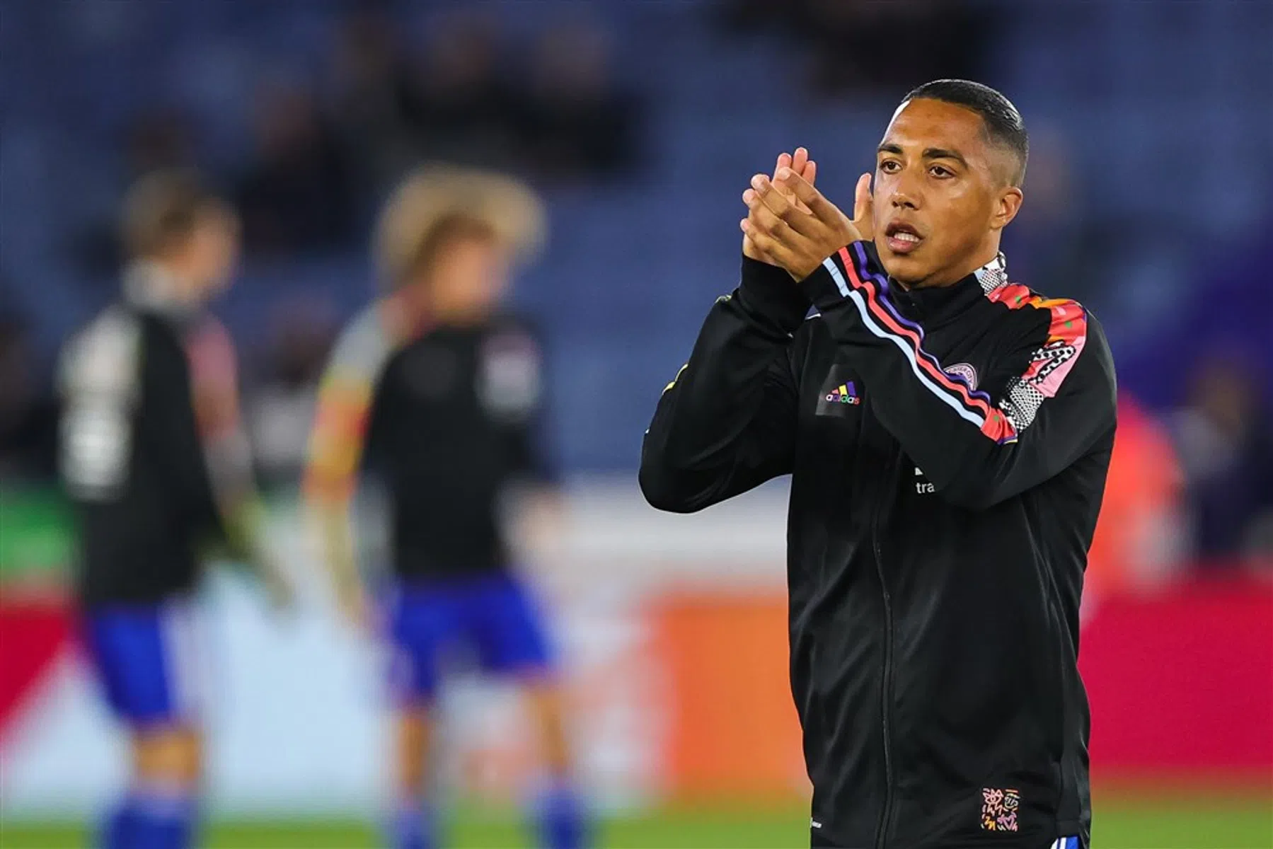Tielemans doet gooi naar award met wereldgoal tegen Everton