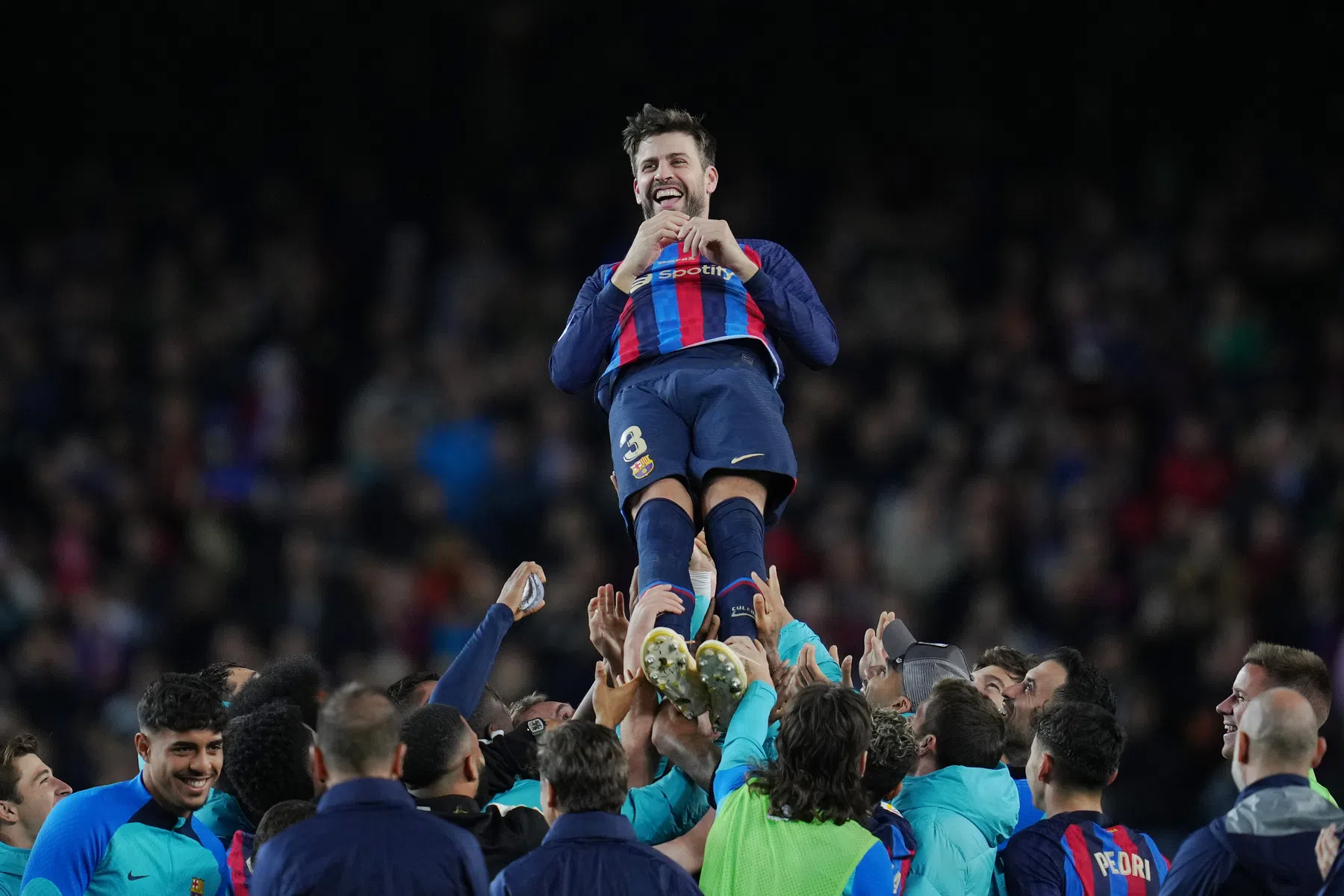 Piqué gejonast: de mooiste foto's en video's van het afscheid