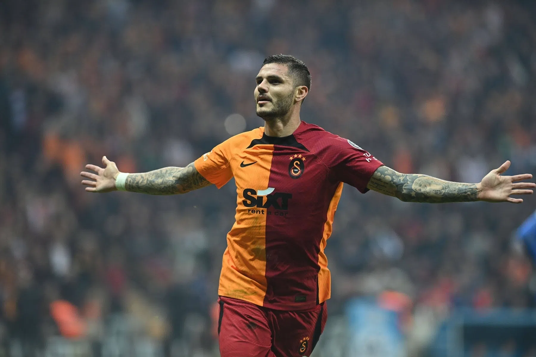 Icardi beslist prestigestrijd met Weghorst overtuigend in zijn voordeel