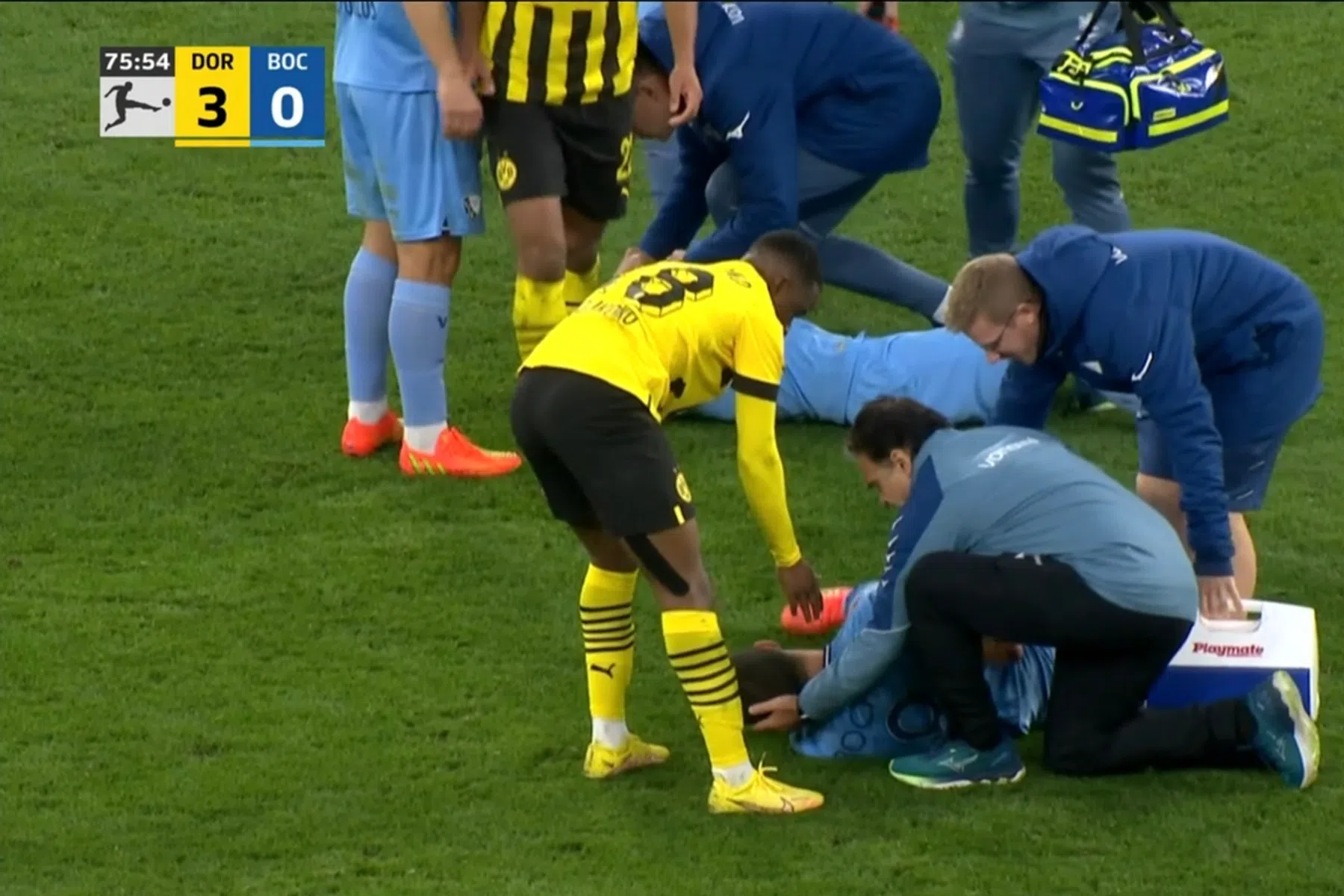 Verzorger van VfL Bochum maakt slechte beurt en verergert hoofdblessure