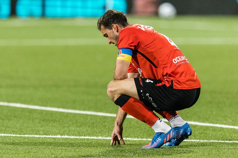 Beelden van lachwekkende eigen goal in KKD gaan de wereld over