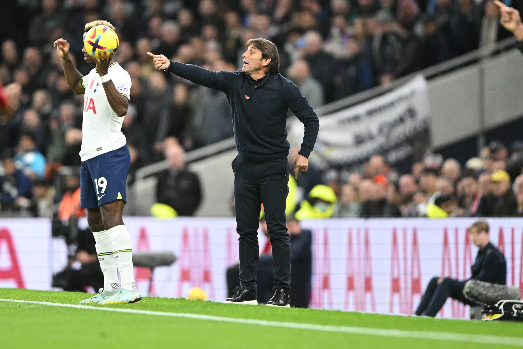 Conte slaat bal uit handen Lijnders: 'Ik heb veel respect voor hem' 