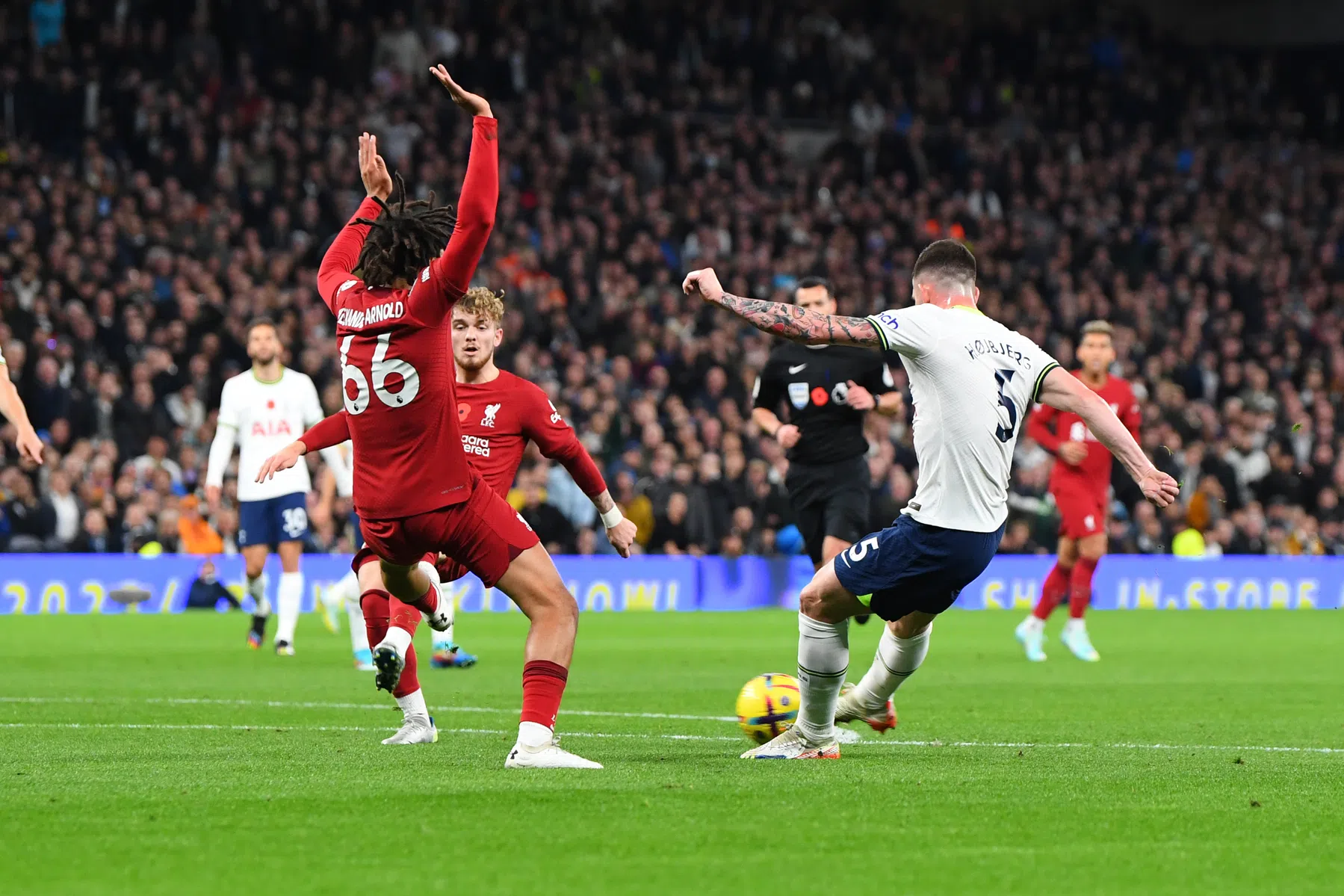Liverpool mag eindelijk weer juichen: Salah schittert tegen Tottenham