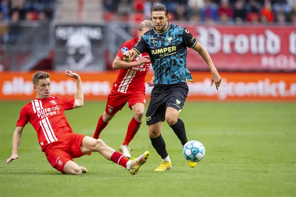 FC Twente morst eerste punten in Grolsch Veste door late tegengoal