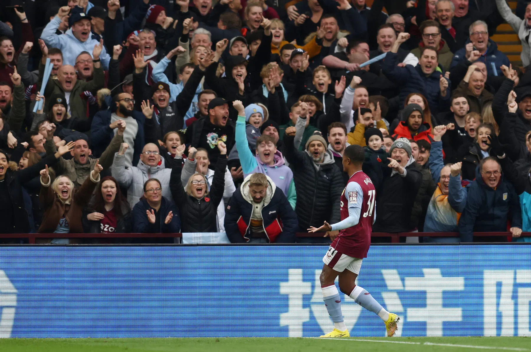 Rampzalig begin voor Ten Hag: Aston Villa dendert over United heen