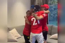 Thumbnail for article: Antony viert uitverkiezing in WK-selectie met dansje en emotionele knuffel