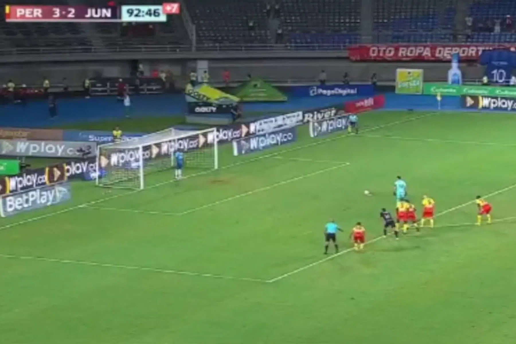 Colombiaanse doelman in enkele seconden van held naar schlemiel