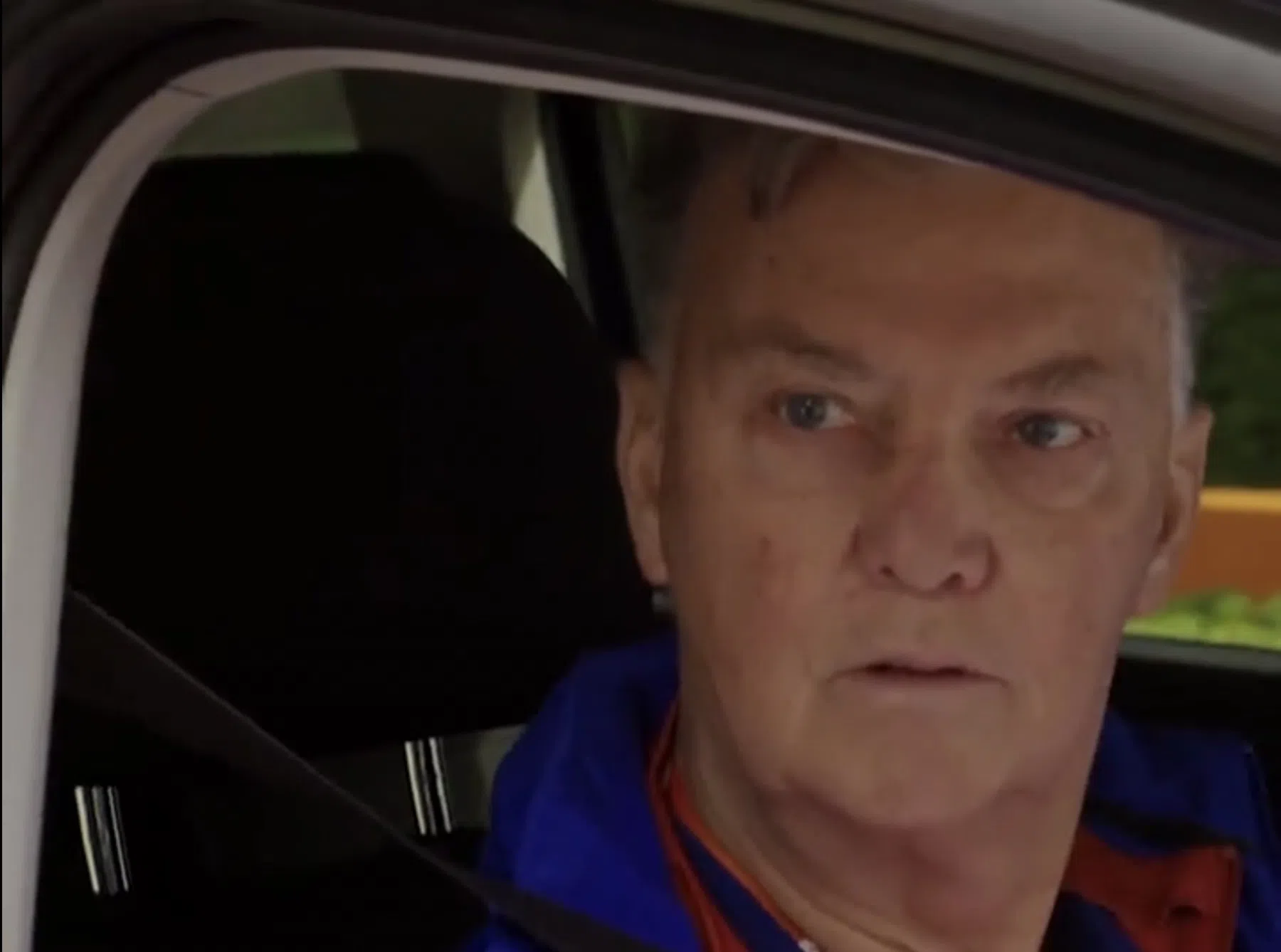 Van Gaal staat journalist Ghosen te woord: 'We gaan een wijk bezoeken'