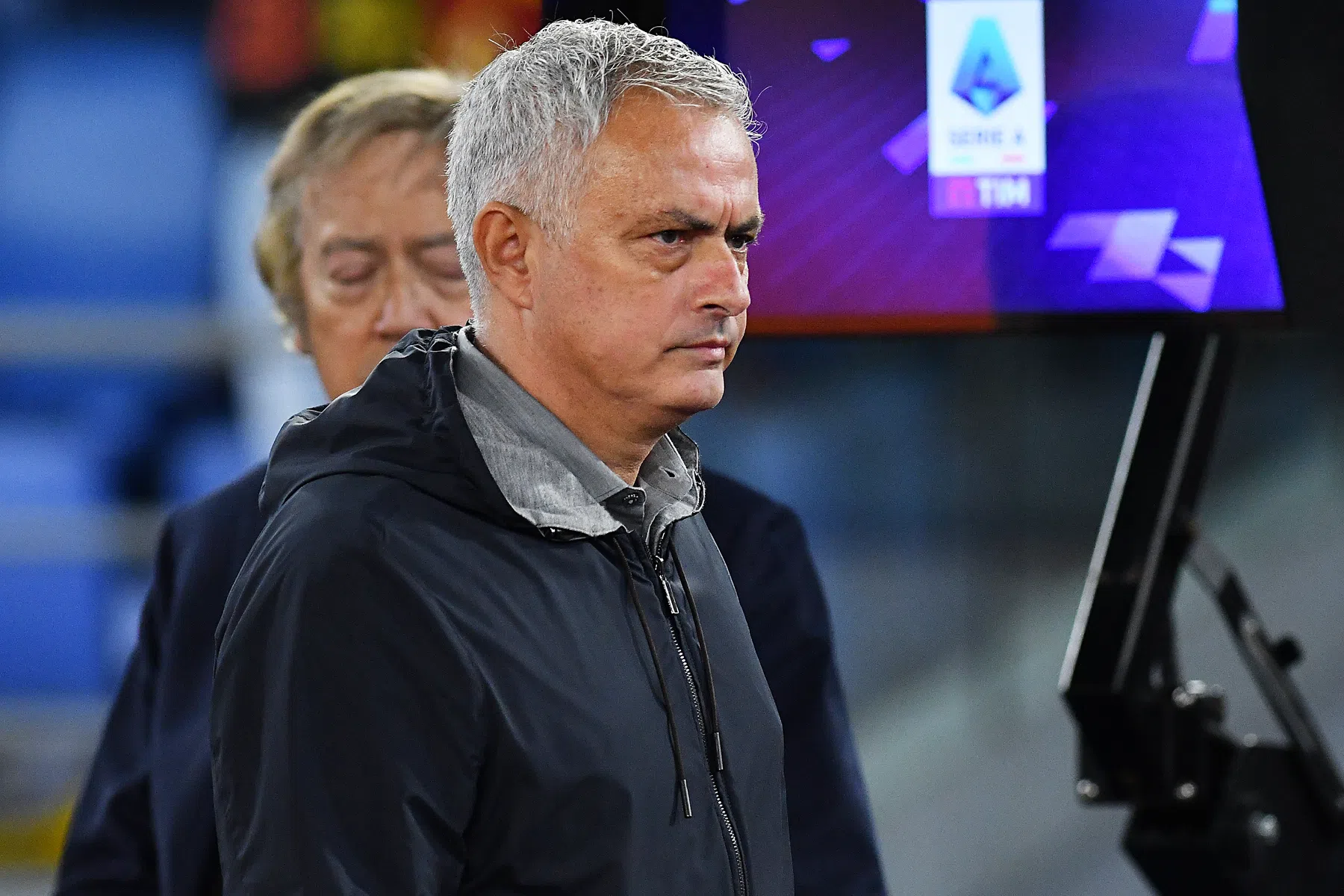 Oud-directeur waarschuwt Mourinho: 'Karsdorp kan niet meer de deur uit'