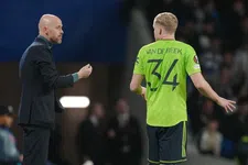 Thumbnail for article: Ten Hag voert druk op Van de Beek flink op: 'Anders gaat hij weg'