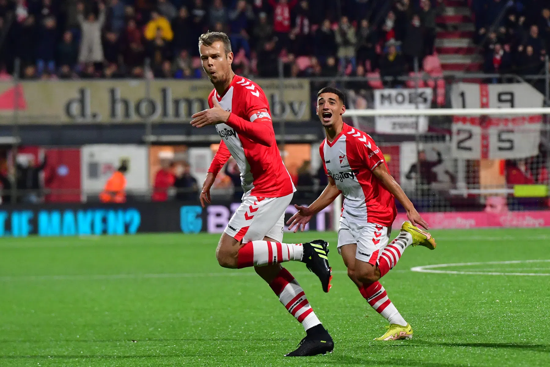 Ajax in crisissfeer WK-break in na blamage in Emmen