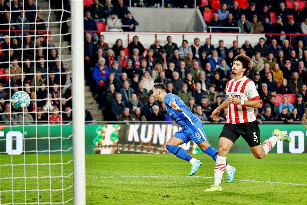 PSV is koppositie weer kwijt na nederlaag tegen angstgegner AZ