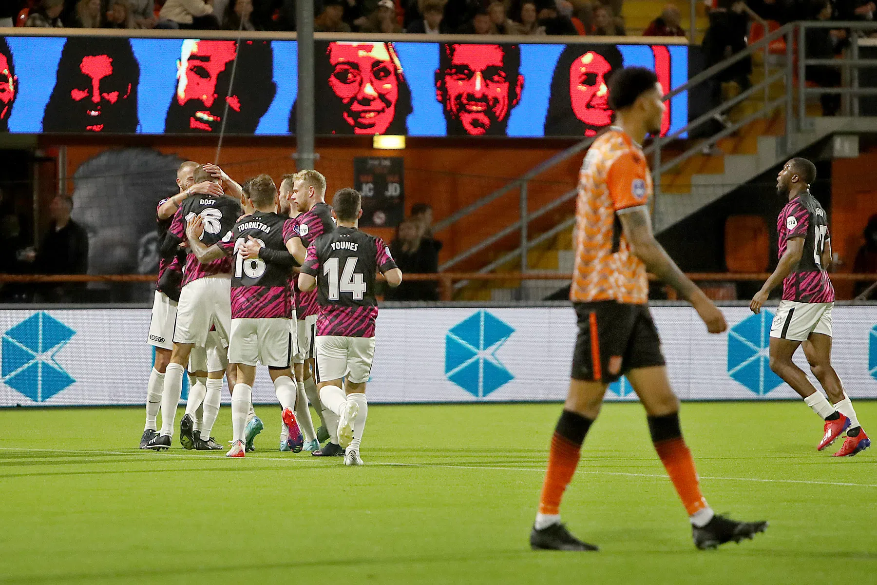 Problemen Volendam worden groter en groter met pijnlijk verlies tegen FC Utrecht