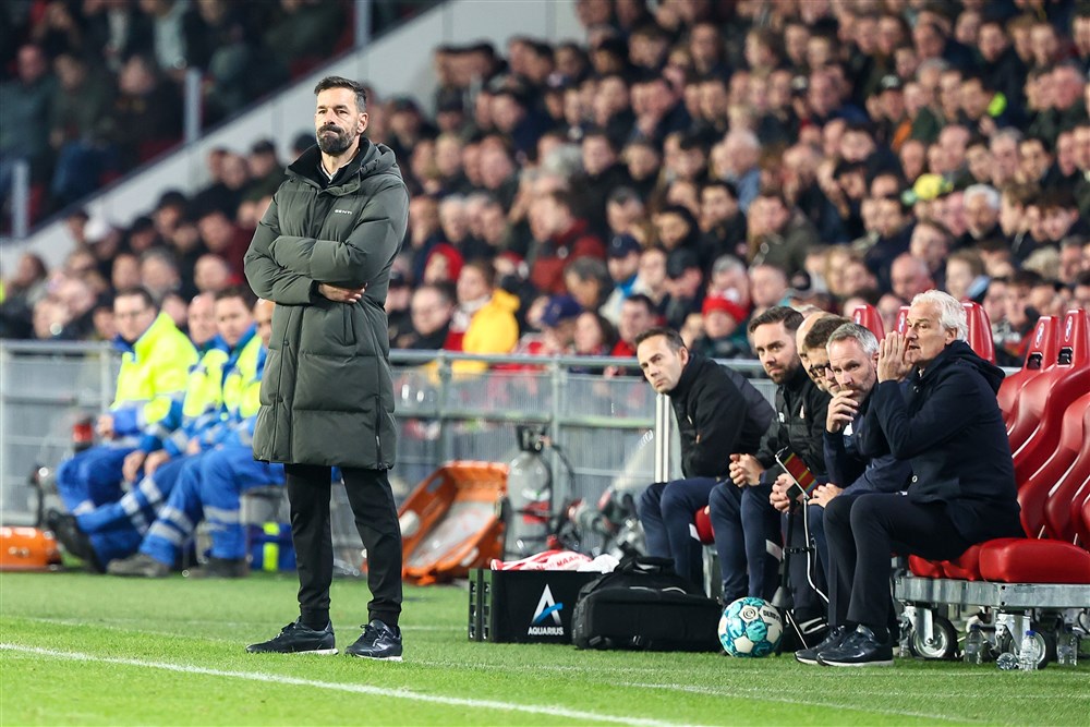 Van Nistelrooij baalt van PSV: 'Te veel spelers halen hun niveau niet'
