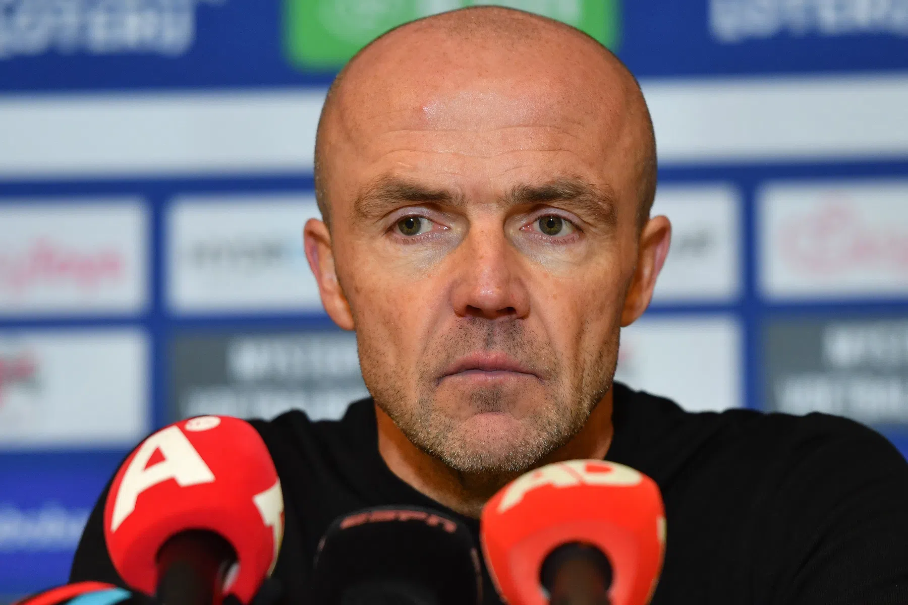 Schreuder strijdbaar: 'Ook in januari ben ik trainer van Ajax'