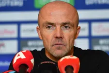 Thumbnail for article: Schreuder strijdbaar: 'Ook in januari ben ik trainer van Ajax'
