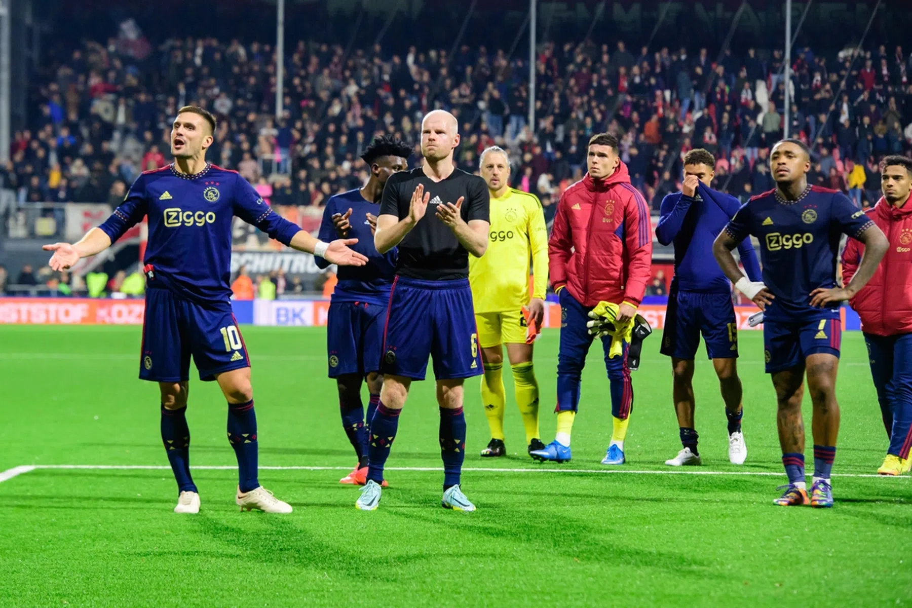 Situatie Ajax rampzalig: 'Club moet op zoek naar krachtige leiders'
