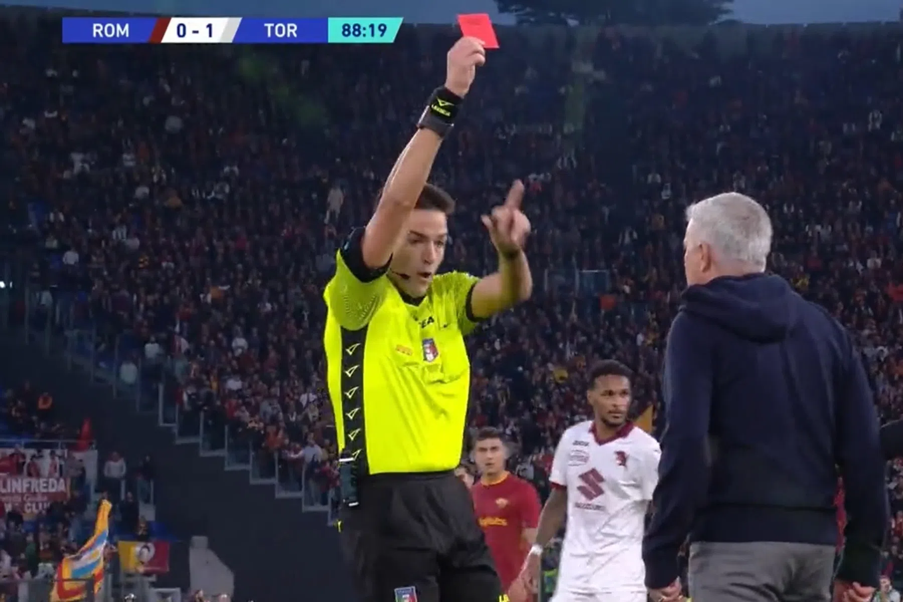 Mourinho sluit rampzalige eerste seizoenshelft af met rood op zak