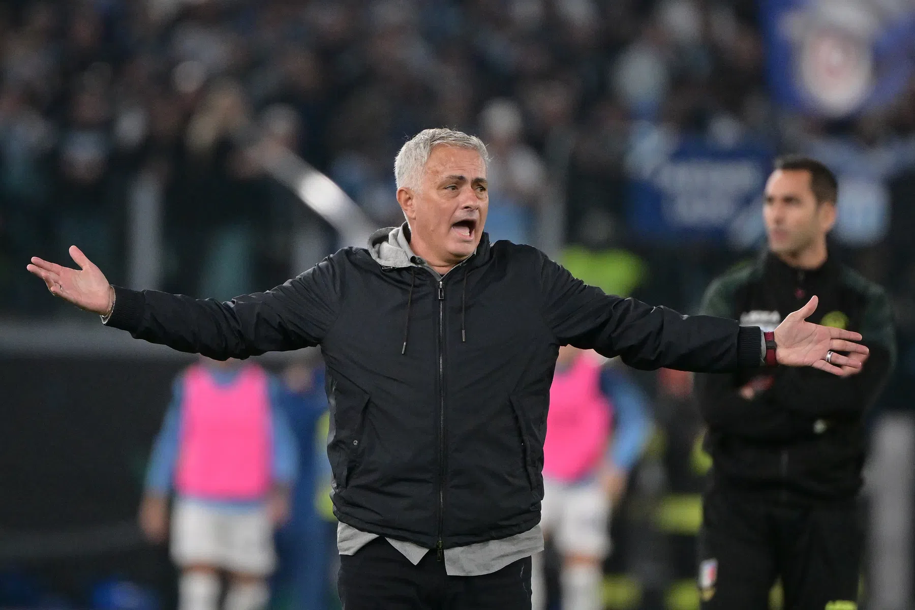 Mourinho reageert opvallend rustig op woede-uitbarsting en rode kaart