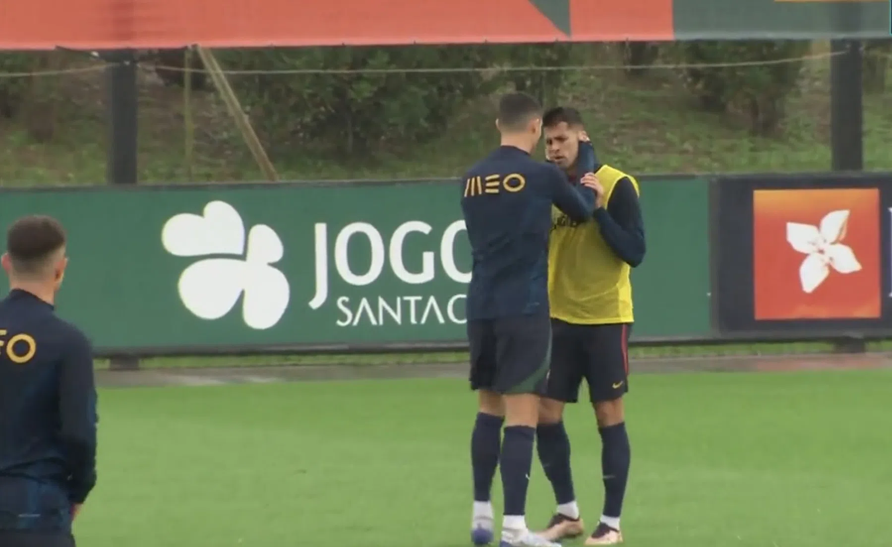 Cancelo wil niets weten van toenadering Ronaldo tijdens training Portugal