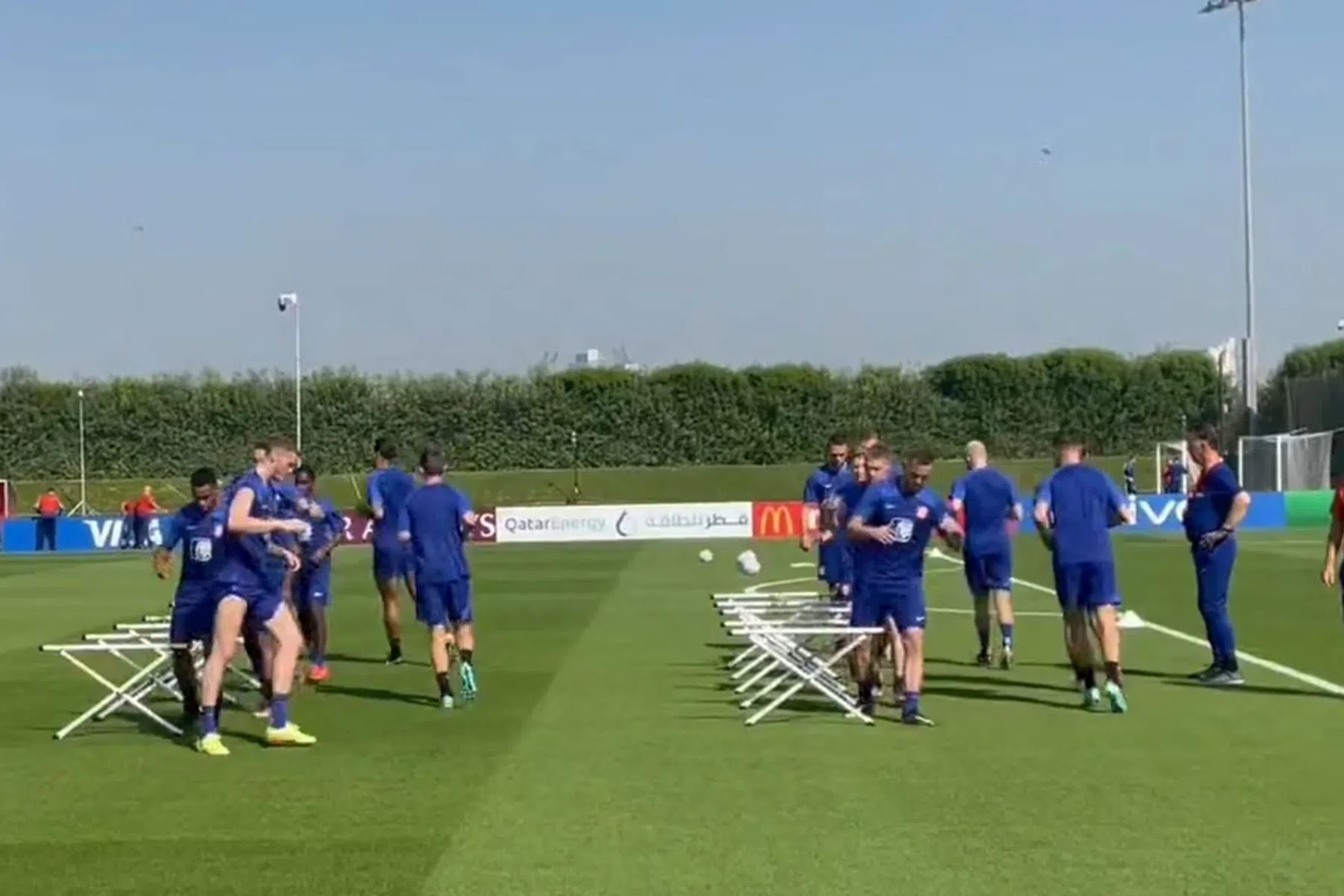 Nederlands elftal werkt eerste training af in de hitte van Qatar