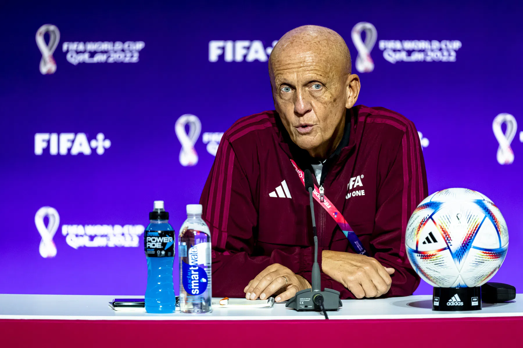 Scheidsrechters volgens Infantino 'belangrijkste team' en Collina doet belofte