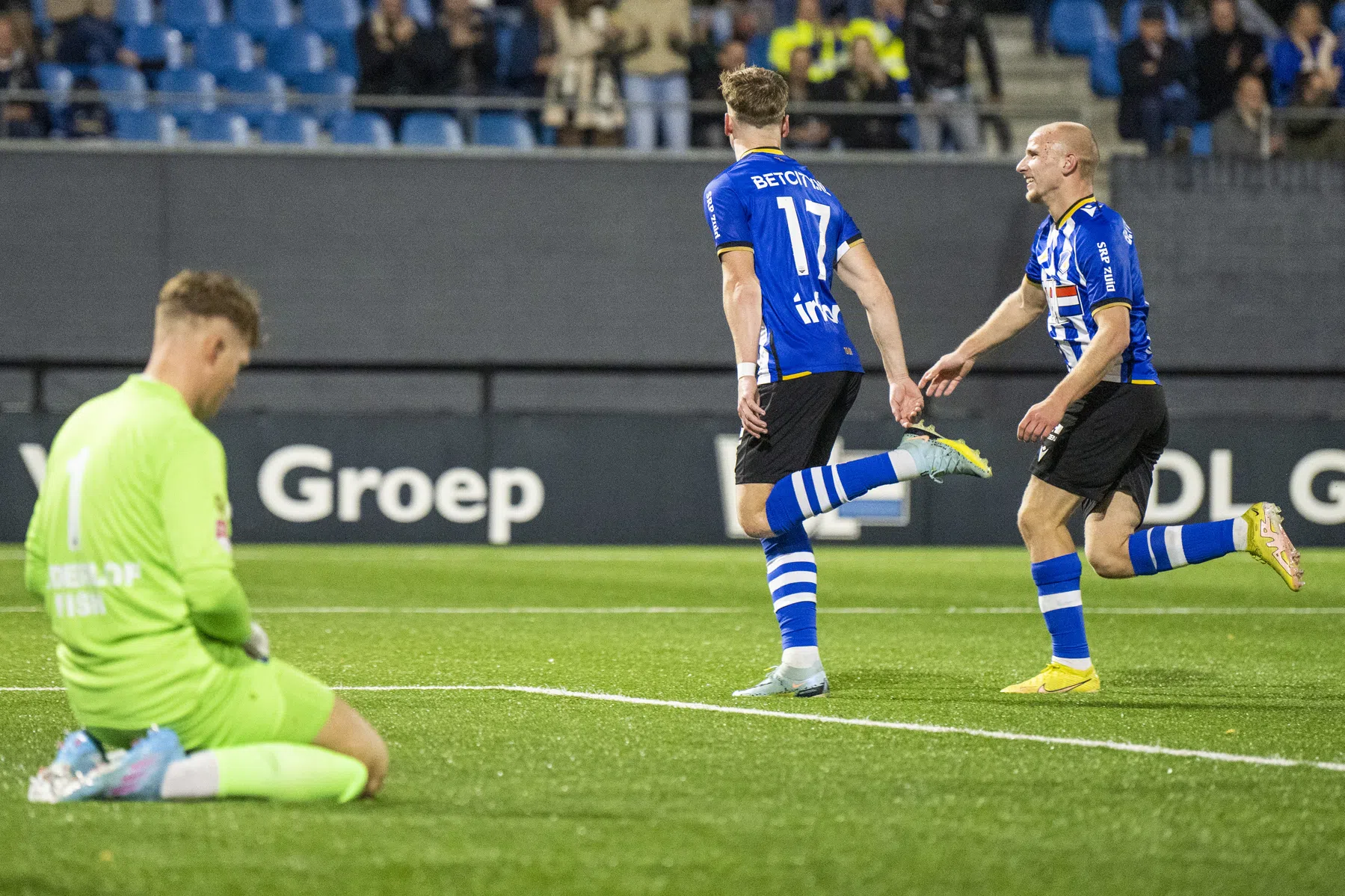 Blunder Koeman junior helpt Eindhoven in het zadel