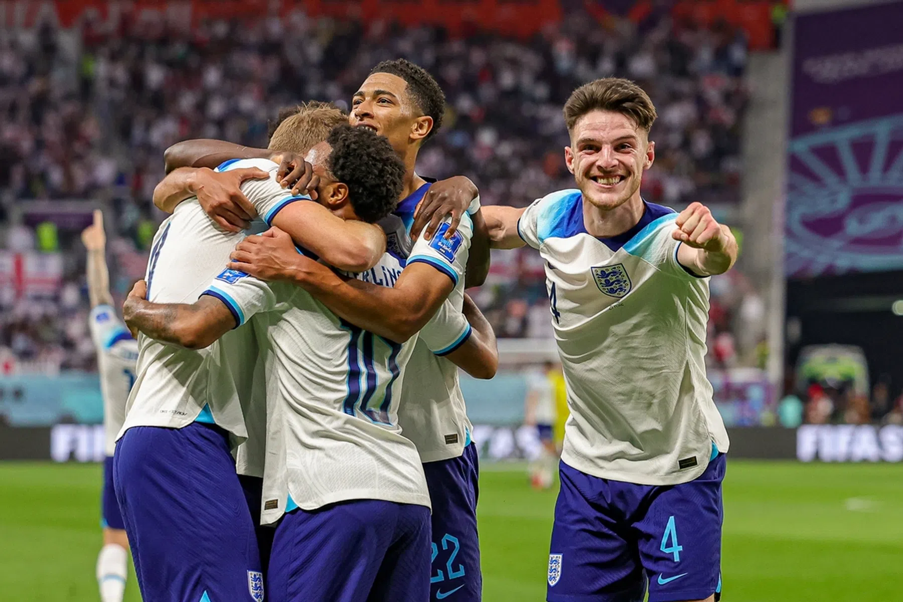 Engeland haalt dankzij jonkies hard uit tegen Iran en tankt direct vertrouwen