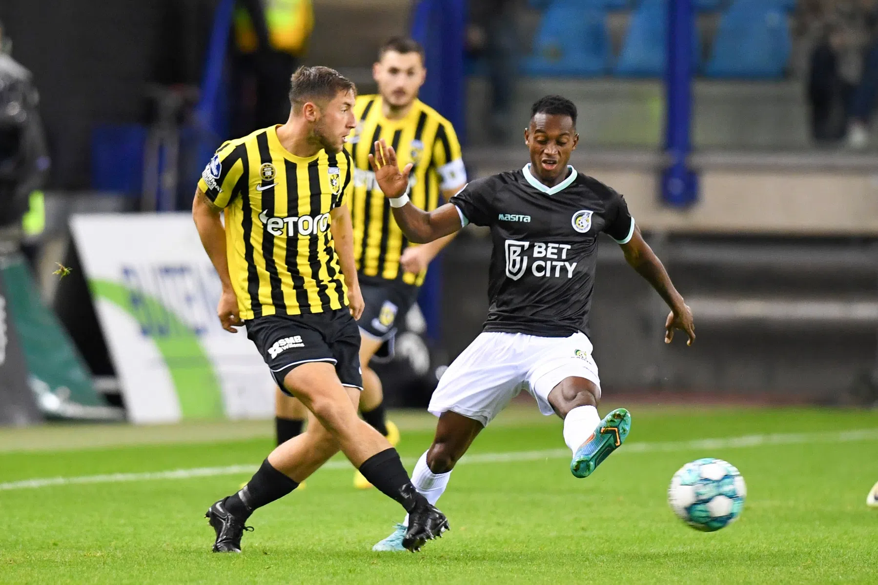 Wittek op weg naar vertrek bij Vitesse, Hansen en Van Ginkel in beeld