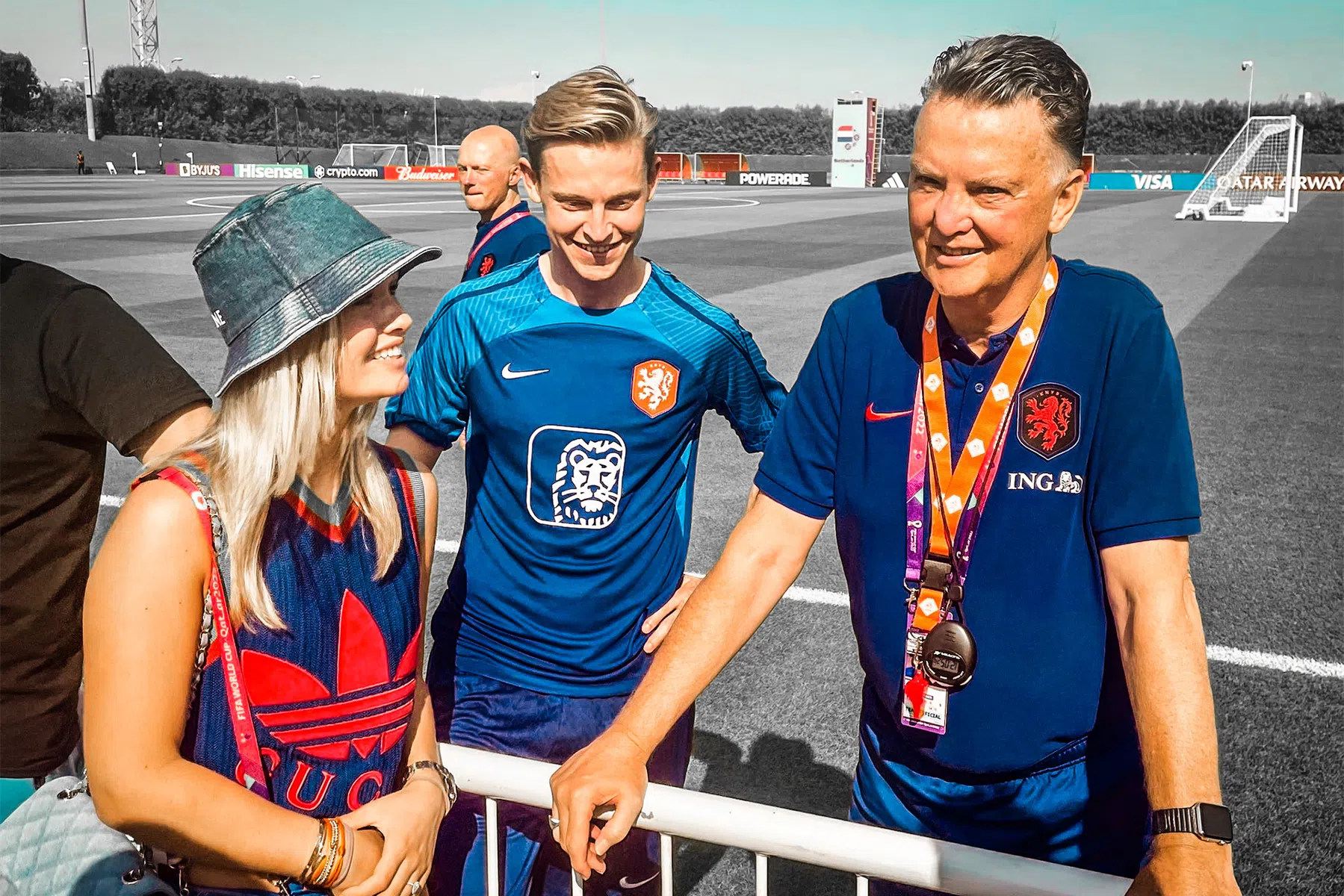 Van Gaal neemt spanning weg: totale familiedag bij Oranje