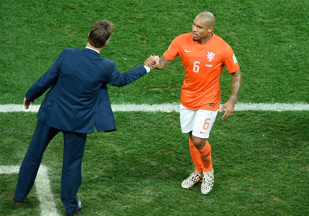De Jong steekt loftrompet over Van Gaal: 'Daarom is hij zo succesvol'