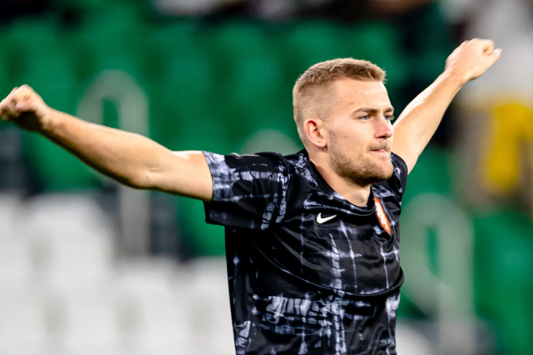 De Ligt pakt telefoon na blessurenieuws bij Frankrijk: 'Heel treurig' 